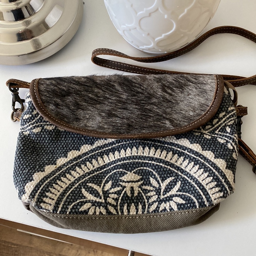 Myra Ancient Arch crossbody